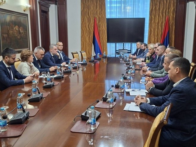 Састанак са директорима (фото: vladars.rs) - 