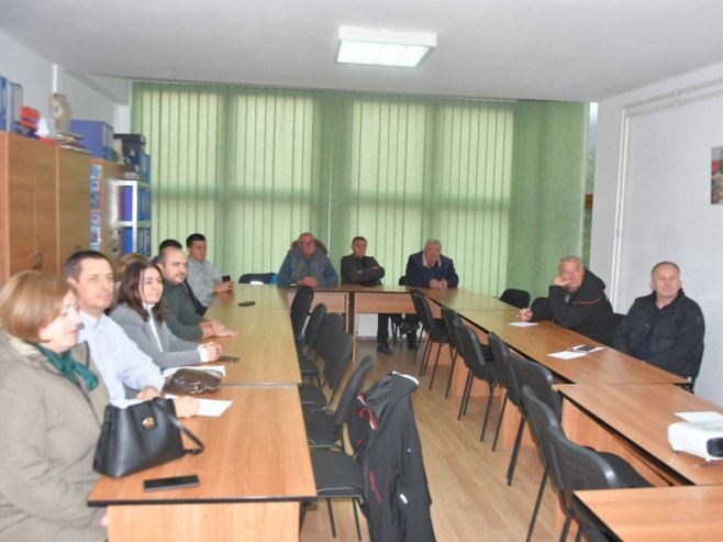 Предавање за воћаре у Мркоњић Граду - Фото: РТРС