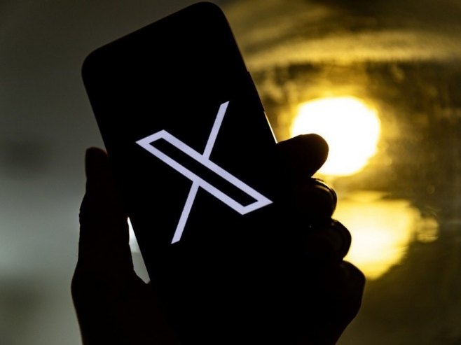 Телефон (Фото: EPA/ETIENNE LAURENT, илустрација) - 