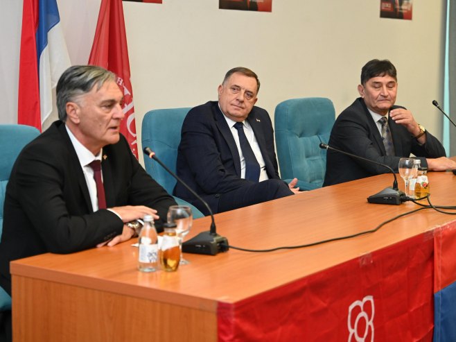 Трибина у Новом Граду (Фото: banjaluka.net/aleksandarstupar)) - 