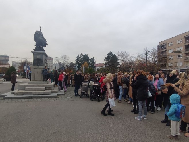 Бијељина, протест родитеља - Фото: РТРС