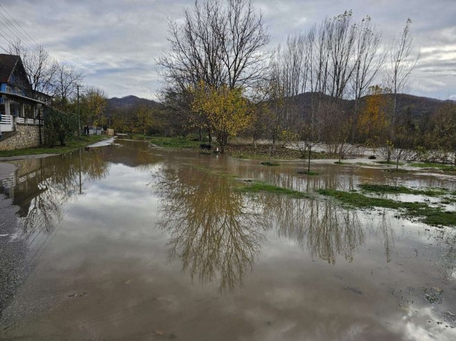 Излила се Јужна Морава (Фото: Танјуг/ЈП Србијаводе) Излила се Јужна Морава (Фото: Танјуг/ЈП Србијаводе) -
