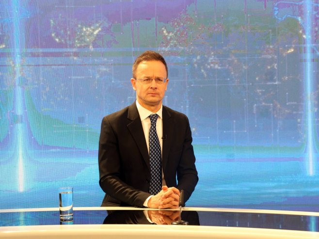 Петер Сијарто Петер Сијарто - Фото: ZIPAPHOTO/Borislav Zdrinja