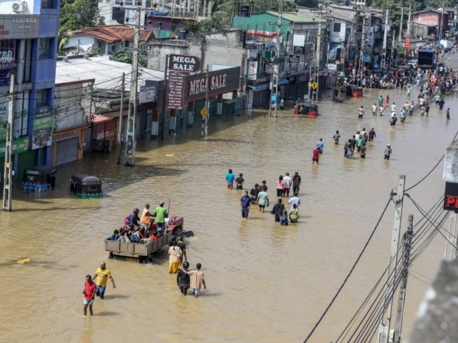 Посљедице поплава, Шри Ланка (фото: EPA/CHAMILA KARUNARATHNE) Посљедице поплава, Шри Ланка (фото: EPA/CHAMILA KARUNARATHNE) -
