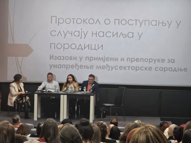 Панел дискусија у Приједору Панел дискусија у Приједору - Фото: СРНА