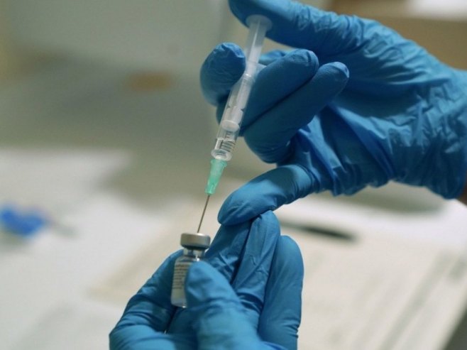 Вакцина (Фото: EPA/Owen Humphreys, илустрација) - 