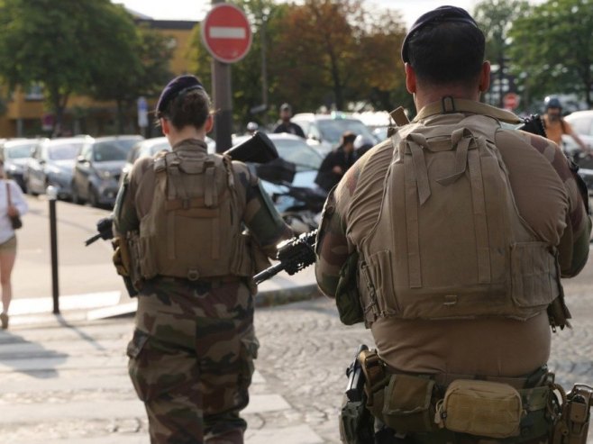 Француски војници (фото:  EPA/TERESA SUAREZ) - 