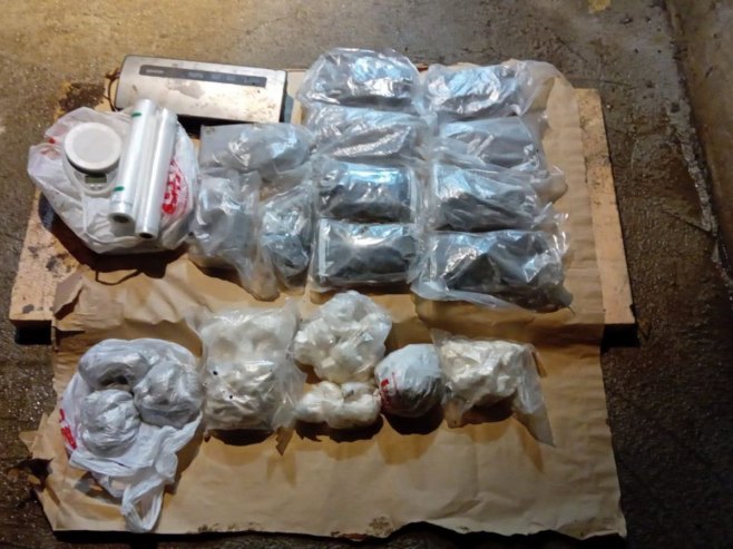 Полиција заплијенила хероин и кокаин, Београду Полиција заплијенила хероин и кокаин, Београду - Фото: СРНА