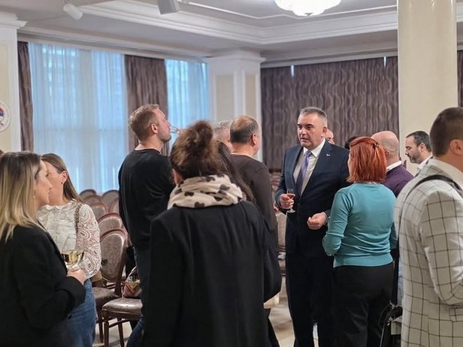 Дружење с новинарима (фото: instagram.com/minicsavo) Дружење с новинарима (фото: instagram.com/minicsavo) -