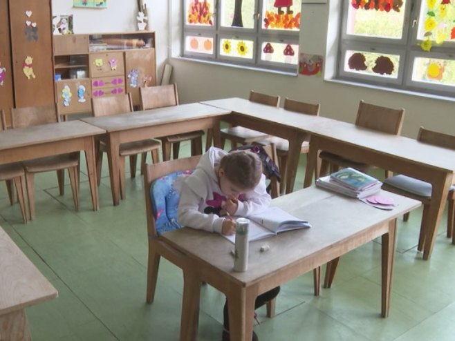 У Горњем Липљу основну школу похађа само једна ученица - Фото: РТРС