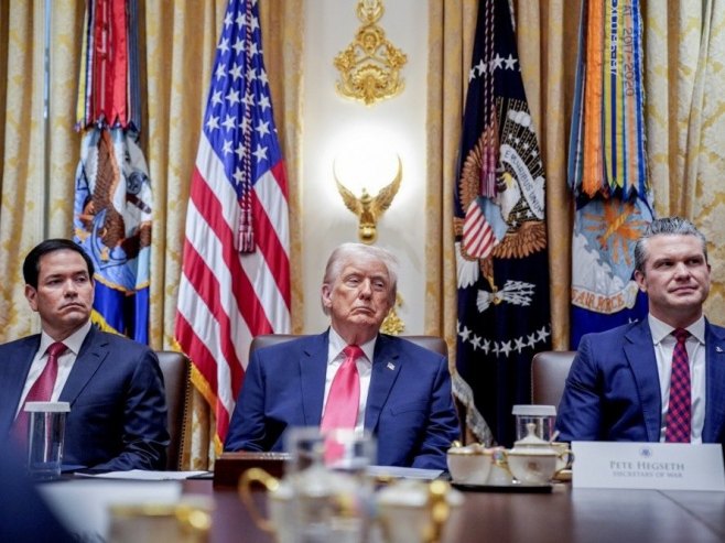 Доналд Трамп (фото: EPA/YURI GRIPAS / POOL) - 