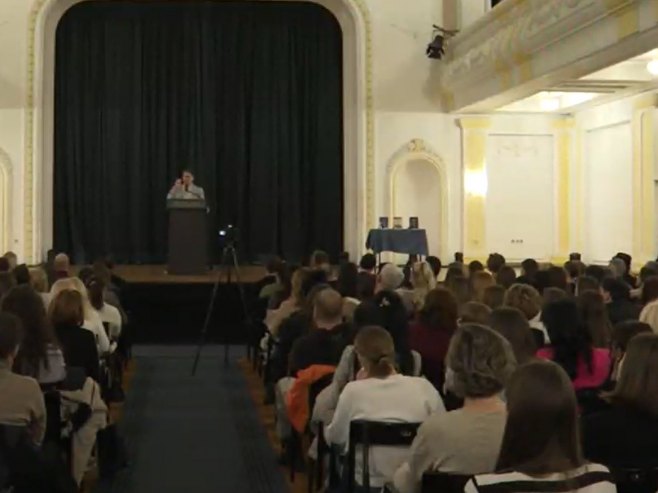 "Вече са Ненадом Гуглом" у Бањалуци "Вече са Ненадом Гуглом" у Бањалуци - Фото: РТРС