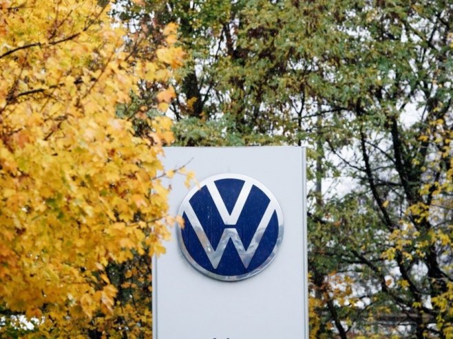 Фолксваген (фото: EPA/CLEMENS BILAN) - 