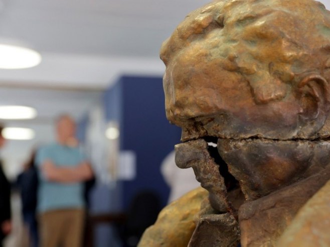 Титова биста (фото: EPA/ANDREJ CUKIC - илустрација) Титова биста (фото: EPA/ANDREJ CUKIC - илустрација) -