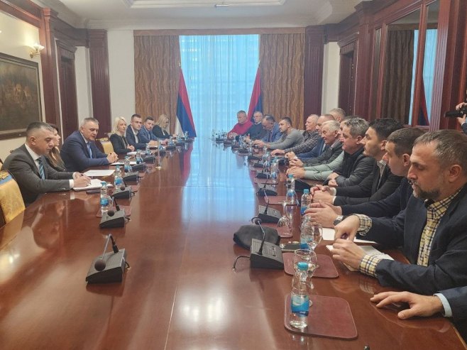 Минић са више пољопривредних удружења Минић са више пољопривредних удружења - Фото: РТРС