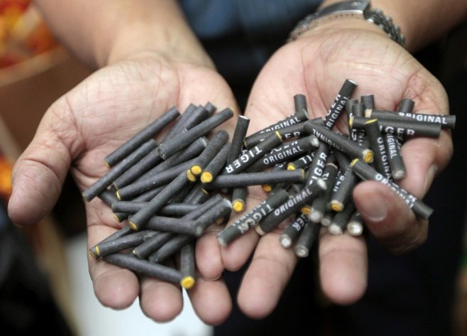 Петарде (Фото: EPA/FRANCIS R. MALASIG, илустрација) - 