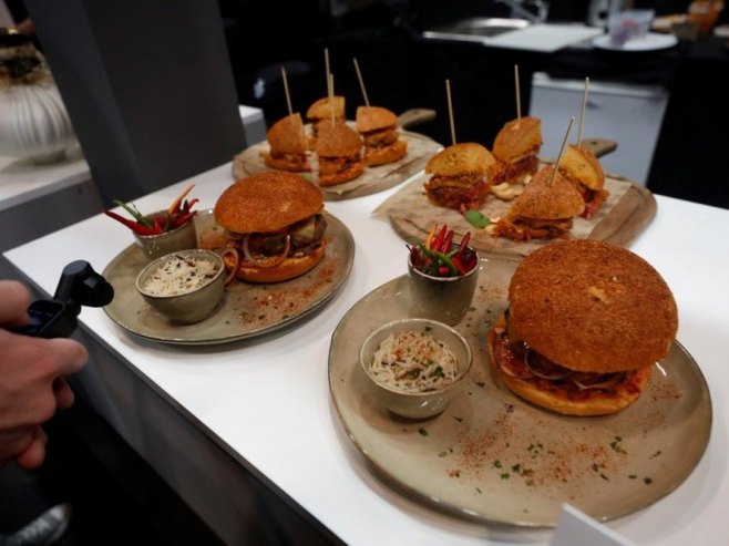 Храна (фото: EPA/Javier Lizon) Храна (фото: EPA/Javier Lizon) -