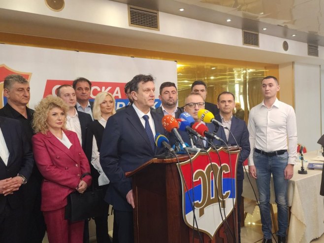 Блануша донио одлуку о искључењу Петровића; Пандуревићева тражи да Блануша поднесе оставку (ВИДЕО)