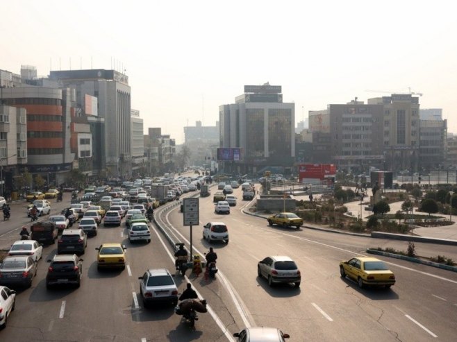 Техеран (Фото: EPA/ABEDIN TAHERKENAREH, илустрација) - 