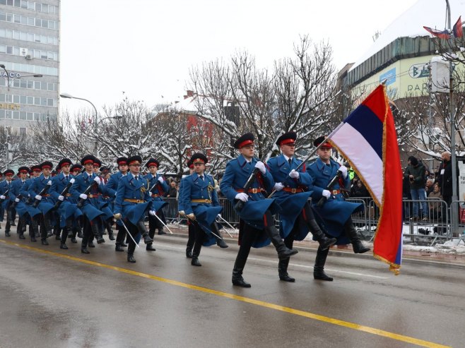 Дефиле - Фото: ZIPAPHOTO/Borislav Zdrinja