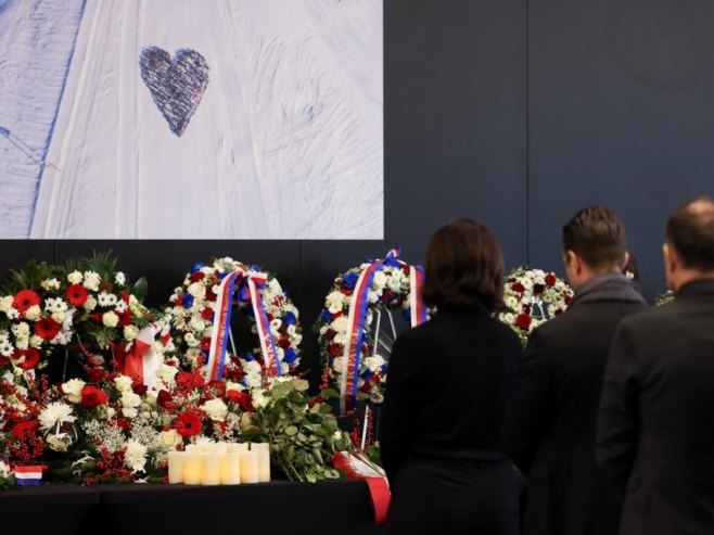 Кран Монтана, комеморација (фото: EPA/PIERRE ALBOUY) Кран Монтана, комеморација (фото: EPA/PIERRE ALBOUY) -