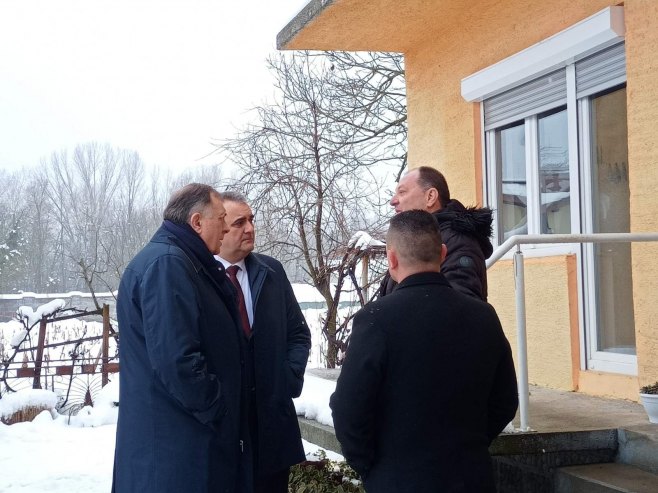 Додик и Минић посјетили породицу Василић - Фото: РТРС