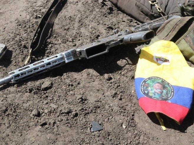 Колумбијски побуњеници (Фото илустрација: EPA/XAVIER MONTALVO) - 