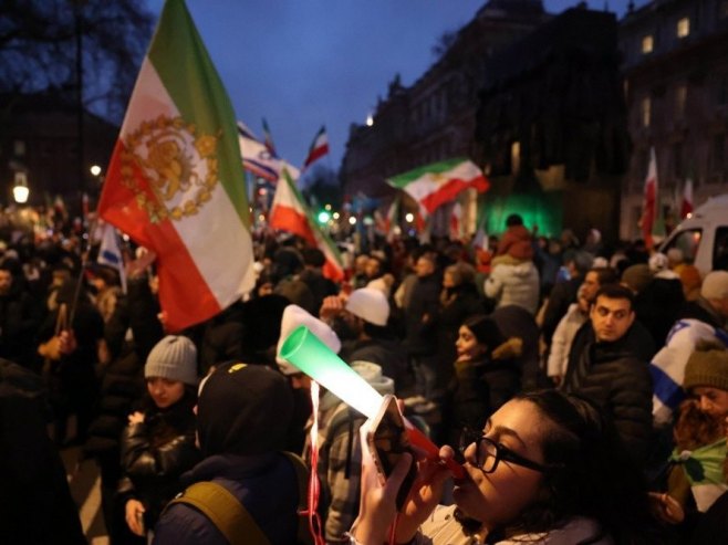 Протести (Фото: EPA/NEIL HALL) Протести (Фото: EPA/NEIL HALL) -