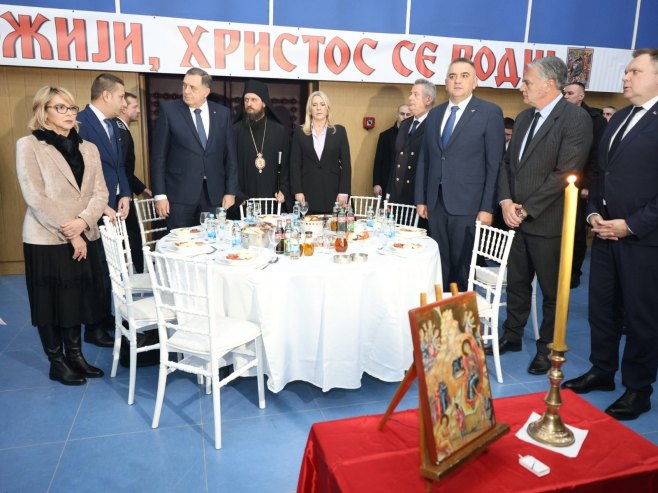 Традиционални пријем поводом православног Божића, касарна Козара - Фото: ZIPAPHOTO/Borislav Zdrinja