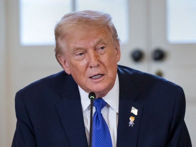 Доналд Трамп (фото: EPA/BONNIE CASH / POOL) Доналд Трамп (фото: EPA/BONNIE CASH / POOL) -