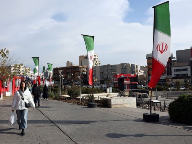 Техеран (Фото: EPA/ABEDIN TAHERKENAREH, илустрација) - 