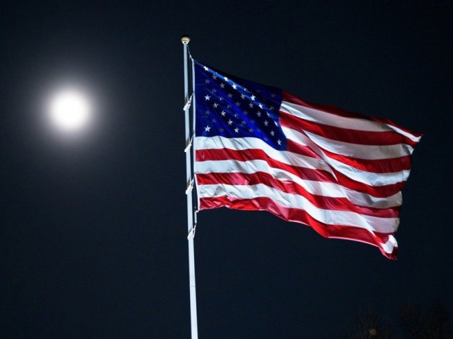 САД, застава (фото: EPA/AARON SCHWARTZ / POOL - илустрација) САД, застава (фото: EPA/AARON SCHWARTZ / POOL - илустрација) -