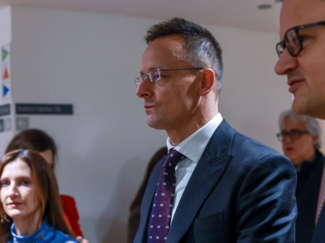 Петер Сијарто (фото: EPA/OLIVIER HOSLET) Петер Сијарто (фото: EPA/OLIVIER HOSLET) -