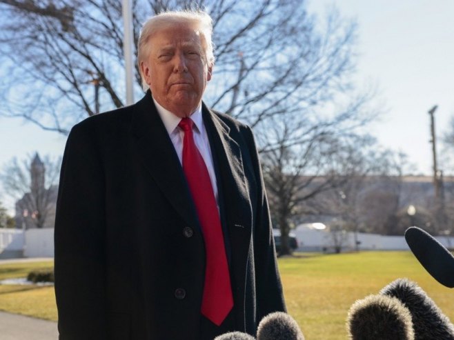 Доналд Трамп (фото: EPA/SHAWN THEW / POOL) - 