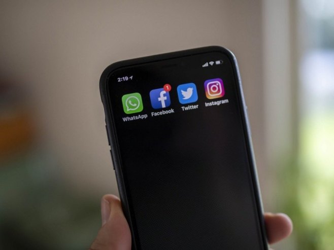 Друштвене мреже (фото: EPA/GLENN HUNT AUSTRALIA AND NEW ZEALAND OUT - илустрација) - 