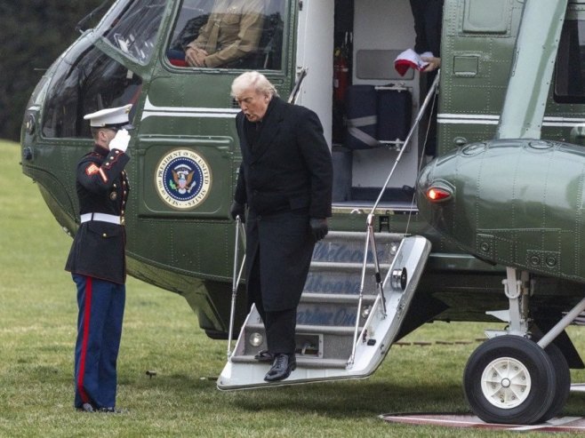 Доналд Трамп (фото: EPA/SHAWN THEW) - 