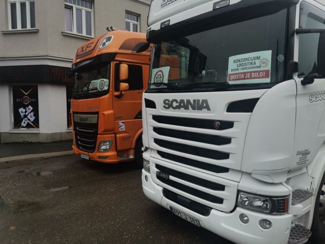 Превозници тврде да су приморани на блокаде; Тренутно на удару БиХ, од 10. априла Србија (ВИДЕО)