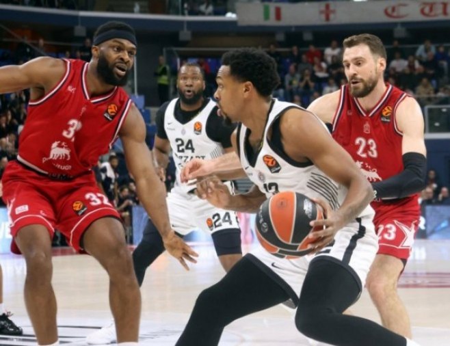 Кошаркаши Партизана (фото: EPA/MATTEO BAZZI) - 