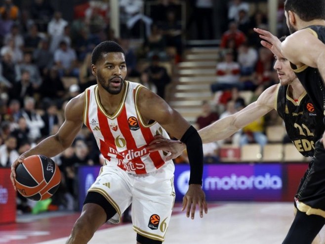 КК Црвена Звезда (фото: EPA/SEBASTIEN NOGIER) - 