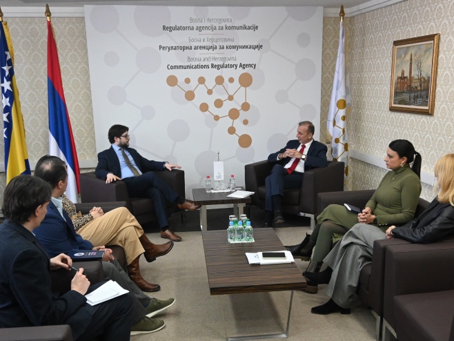 Милиновић са представницима америчке Амбасаде - Фото: Уступљена фотографија