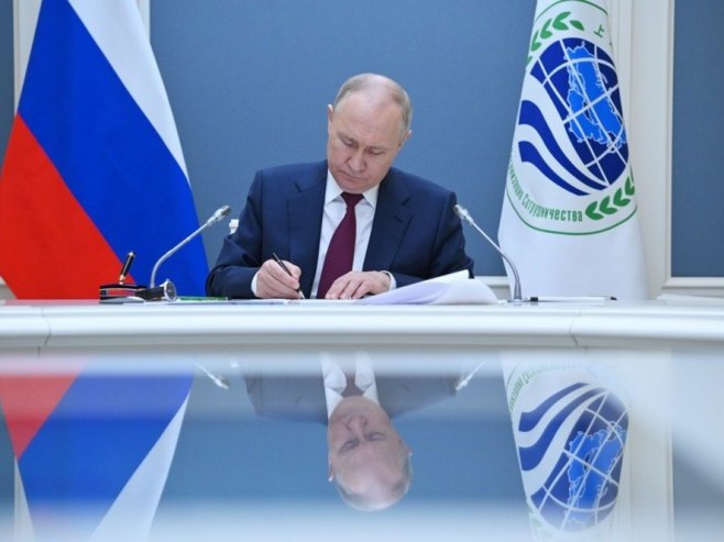 Владимир Путин (Фото: EPA/ALEXANDER KOZAKOV) - 