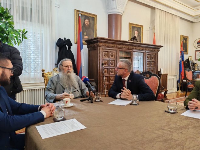 Митрополит Фотије и Радан Остојић - Фото: РТРС