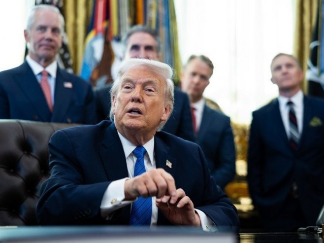 Доналд Трамп (фото: EPA/FRANCIS CHUNG / POOL) - 