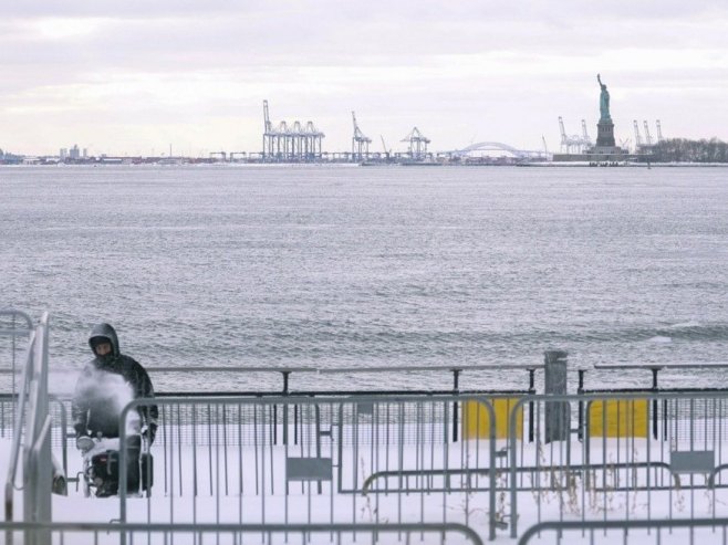 Сњежна олуја у САД-у (Фото: EPA/SARAH YENESEL, илустрација) - 