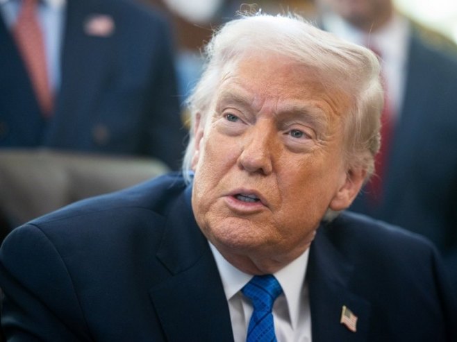 Доналд Трамп (фото: EPA/FRANCIS CHUNG) - 