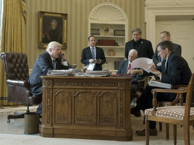 Доналд Трамп (фото: архива - EPA/MICHAEL REYNOLDS) - 