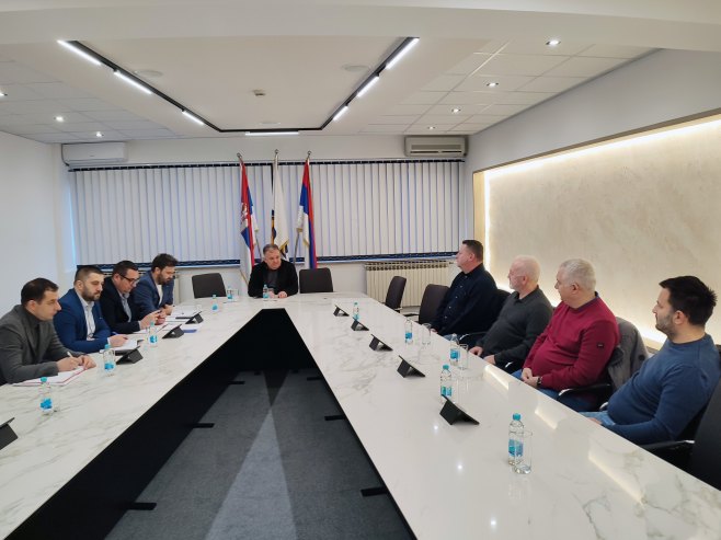 Састанак градоначелника Градишке са представницима ФК Слога - Фото: СРНА