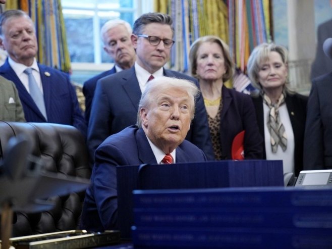 Доналд Трамп (фото: EPA/YURI GRIPAS) - 