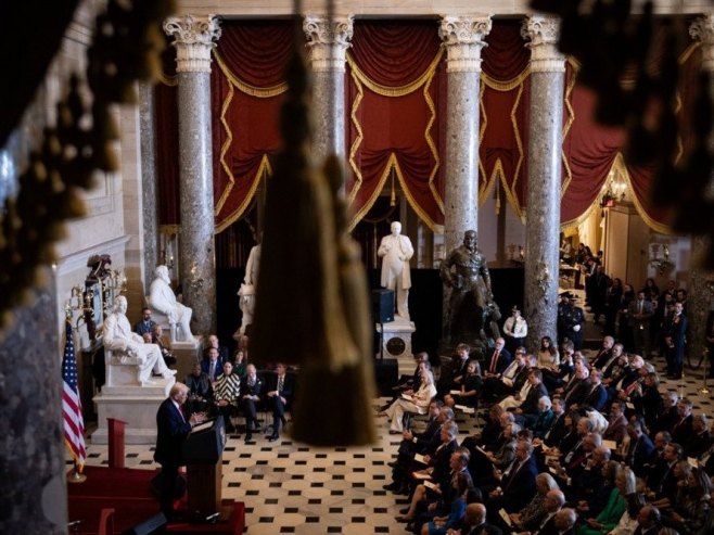 Молитвени доручак (фото: EPA/MAANSI SRIVASTAVA - илустрација) - 