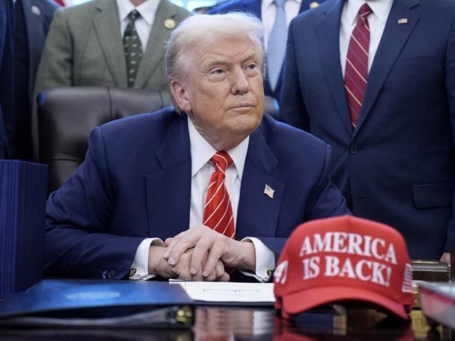 Доналд Трамп (фото: EPA/YURI GRIPAS / POOL) - 